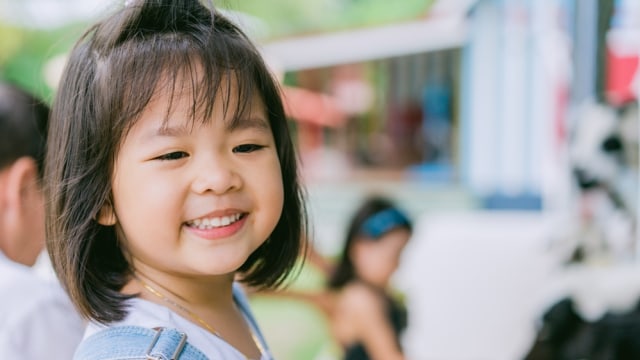 Gigi anak berlubang, apa penyebabnya? Foto: Shutterstock