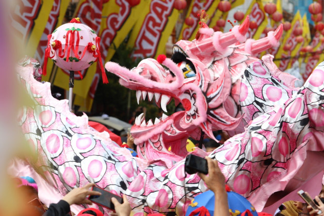 Ritual buka mata di Vihara Tri Dharma Bumi Raya Singkawang, Minggu (17/2). Dok. Media Centre Singkawang