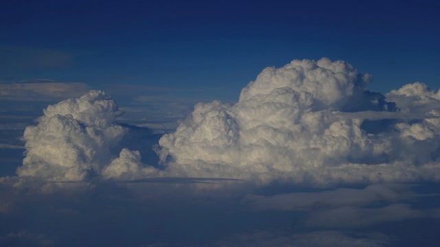 Ilustrasi awan. Foto: Aditia Noviansyah/kumparan