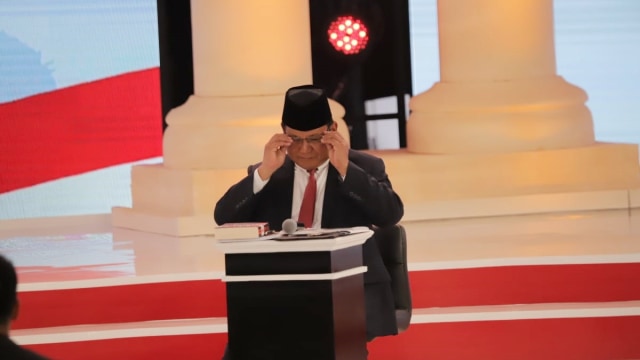 Capres no urut 02 Prabowo Subianto mengikuti Debat Kedua Capres 2019 di Hotel Sultan, Jakarta, Minggu, (17/2). Foto: Jamal Ramadhan/kumparan