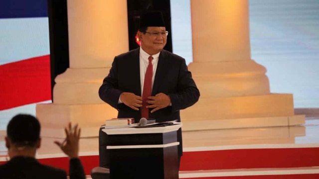 Capres nomor urut 02 Prabowo Subianto menyampaikan pendapatnya saat debat capres 2019 putaran kedua di Hotel Sultan, Jakarta, Minggu (17/2/2019). Foto: Jamal Ramadhan/kumparan