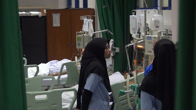 Robby Alhalim saat mendapatkan perawatan intenstif di RSUP M Djamil Padang. (Irwanda/langkan.id)
