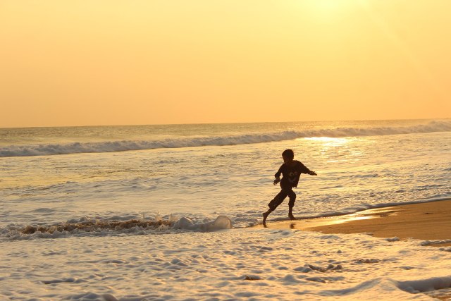 Pantai Ujung Genteng Foto: Wikimedia Commons