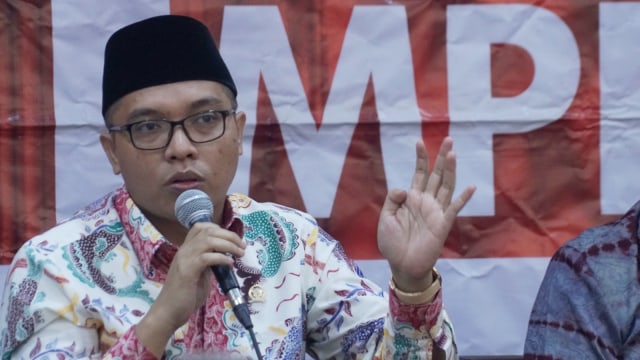 Politisi PPP, Achmad Baidowi, pada saat mengisi acara diskusi dengan tema 'Potensi Golput di Pemilu 2019' di Komplek Parlemen, Jakarta, Senin (18/2). Foto: Fanny Kusumawardhani/kumparan