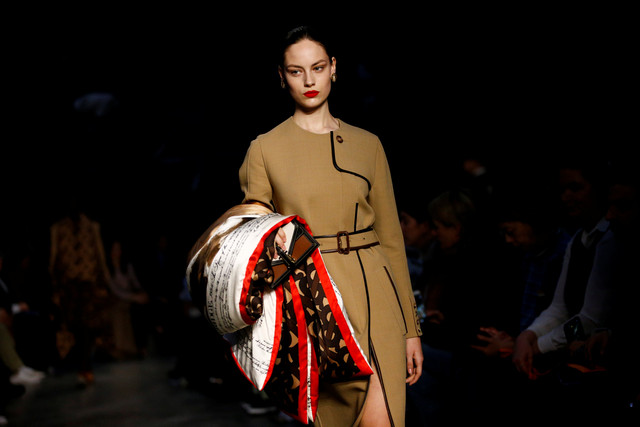 Koleksi Burberry Autumn/ Winter 2019 di London Fashion Week. Foto: Henry Nicholls/ REUTERS
