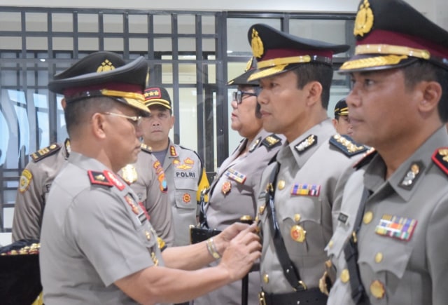 Upacara serah terima jabatan lingkup Polda Sulawesi Barat, Senin (18/2). (Foto: Dok. Humas Polda Sulbar)
