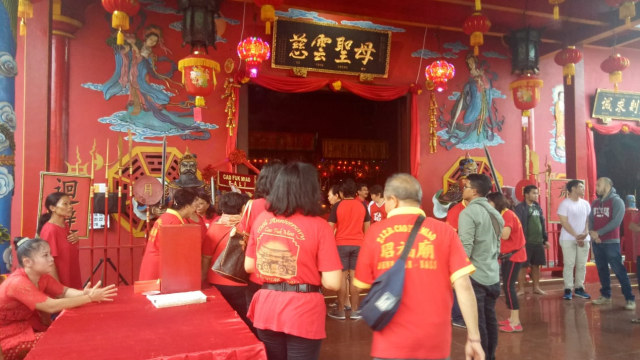 Proses Kirab di Perayaan Cap Go Meh Kongco Cao Fuk Miao Denpasar. Foto: Denita BR Matondang/kumparan