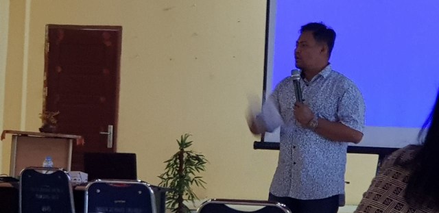 Edi Sunandar, Kepala Seksi P2M Provinsi Papua Barat,saat memberikan materi kepada petugas medis,Foto: Paul/BalleoNews-kumparan