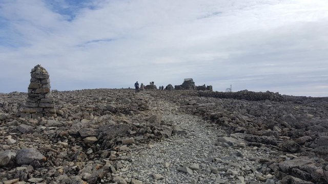 Puncak Gunung Ben Nevis (1345 meter) yang merupakan puncak tertinggi di Skotlandia dan juga di seluruh Inggris Raya (Foto: Dok. Pribadi)