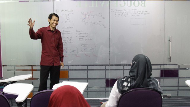 Suasana belajar di Bimbel Lavender. Foto: Helmi Afandi Abdullah/kumparan