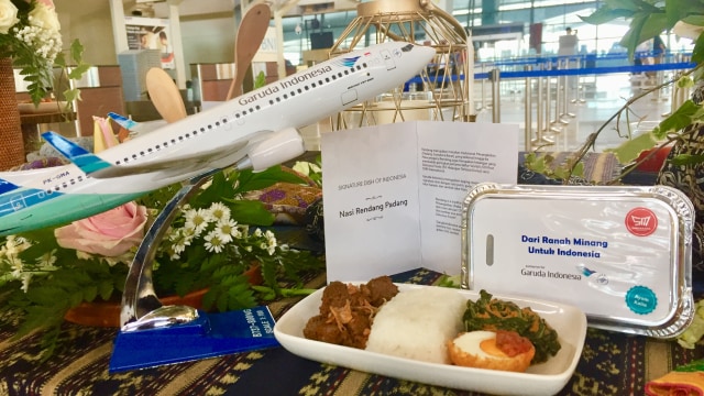 Nasi Rendang Padang (COVER)-Garuda Indonesia Foto: Mela Nurhidayati/kumparan