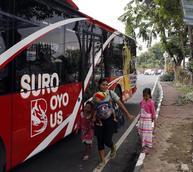 Suroboyo Bus Bantu Kumpulkan 58.586 Ton Botol Plastik | kumparan.com
