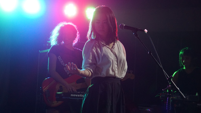 Konser Mitski di Rossi Musik, Jakarta Selatan Foto: Hesti Widianingtyas/kumparan