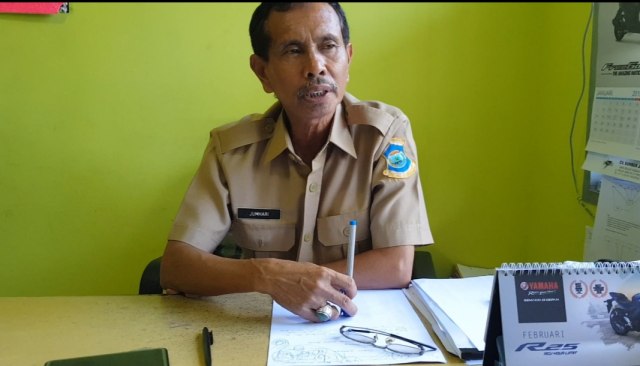 Kabid pengelolaan sampah limbah b3 dan peningkatan kapasitas, DLH Pangkalpinang, Jumhari. saat ditemui diruang kerjanya.