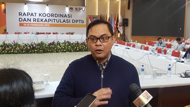 Komisioner KPU Viryan Azis, saat ditemui di Rapat Koordinasi dan Rekapitulasi DPTb. Foto: Efira Tamara Thenu/kumparan