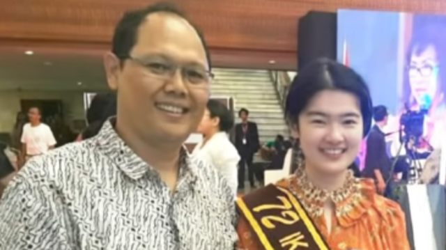 Onamni eshak pornosida sikish Mast jinsiy ziyofatda hamma sikishadi.