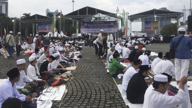 Peserta Munajat 212 di Monumen Nasional, Jakarta, Kamis (21/2). Foto: Moh Fajri/kumparan