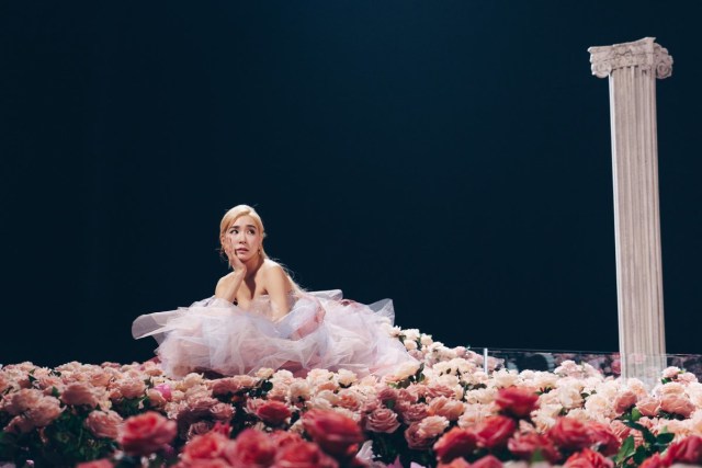 Tiffany Young rilis EP Amerika pertamanya, 'Lips On Lips'. Foto: Twitter/tiffanyyoung