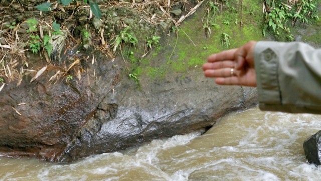 Patahan yang terlihat jelas, bagian dari Sesar Lembang. Foto: Fanny Kusumawardhani/kumparan