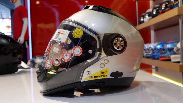 Helm Nolan N44 Evo dari samping Foto: Aditya Pratama Niagara/kumparanOTO