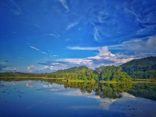 Pesona dari danau Sebedang yang ada di Kabupaten Sambas, Kalimantan Barat. Foto: instagram @jewita_chapter_sambas