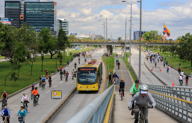 Ciclovia (car free day) di Bogota (sumber: IDRD/Instituto Distrital de Recreación y Deporte, www.idrd.gov.co)