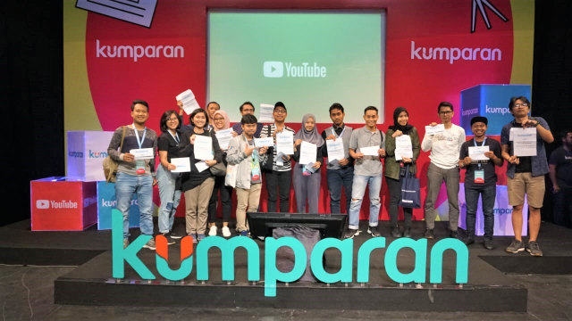 Pemberian hadiah kepada para peserta workshop kumparan Diskusyen di Teater Salihara, Pasar Minggu, Jakarta. Foto: Nugroho Sejati/kumparan