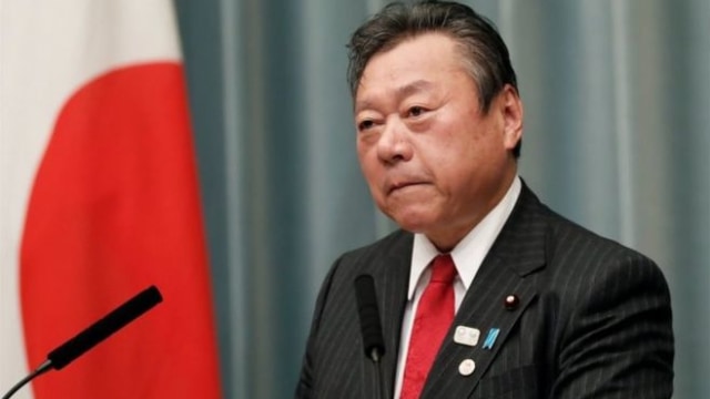 Menteri urusan olimpiade dan paralimpik Jepang, Yoshitaka Sakurada, diminta mundur setelah terlambat rapat 3 menit. (foto: Reuters)
