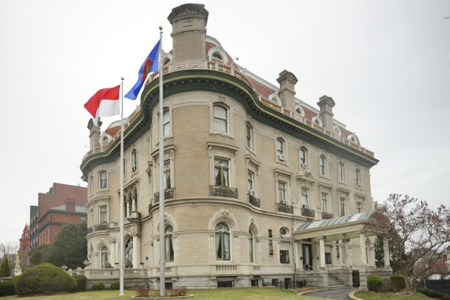 Gedung KBRI Washington DC di Amerika Serikat. Foto: instagram.com/christianarya