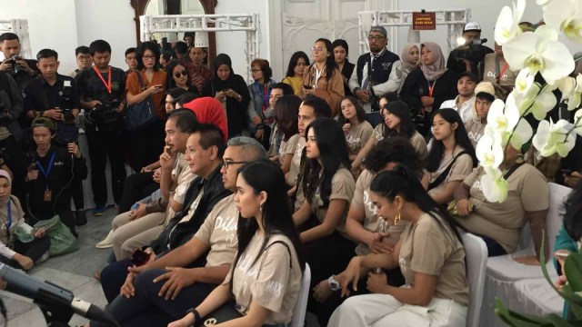 Pemain Dilan sarapan di rumah dinas gubernur Jabar. Foto: Sarah Yulianti Purnama/kumparan