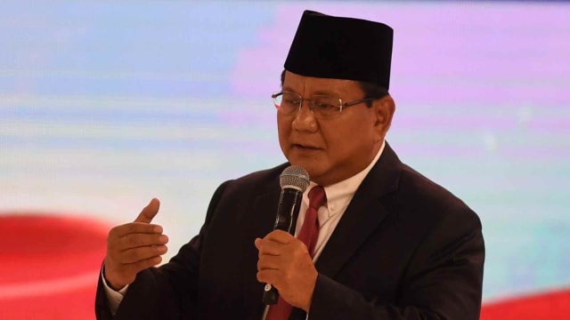 Capres nomor urut 02 Prabowo Subianto menyampaikan pendapatnya saat mengikuti debat capres 2019 putaran kedua di Hotel Sultan, Jakarta, Minggu (17/2/2019). Foto: ANTARA FOTO/Akbar Nugroho Gumay