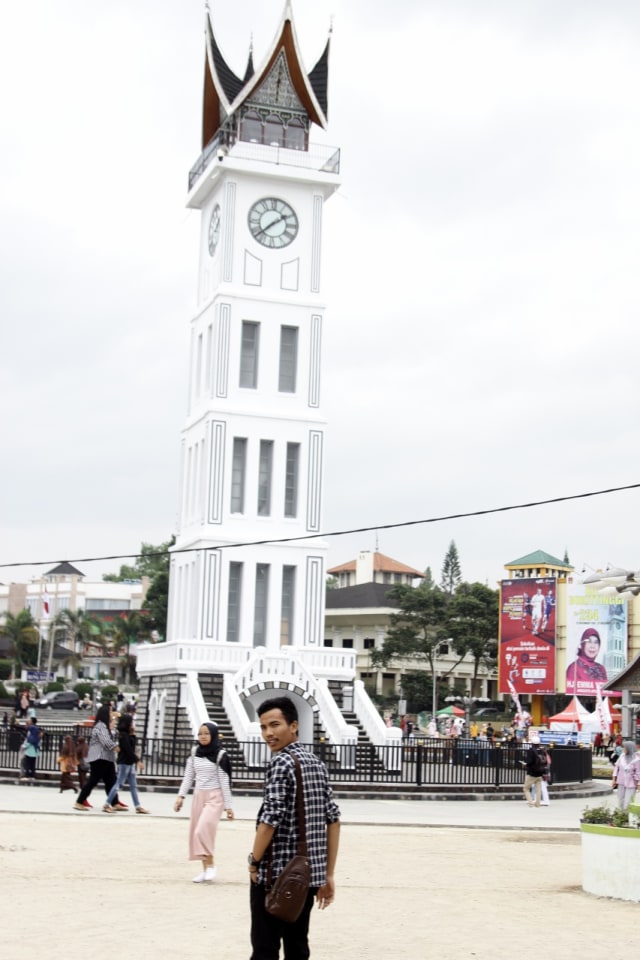 Suasana Jam Gadang di Bukittingi, Sumatera Barat. Foto: Helmi Afandi/kumparan