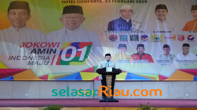 TUAN Guru Bajang (TGB) Zainul Majdi saat memberikan kata sambutan pada pelantikan para relawan dan TKD di Kota Dumai, Sabtu, 23 Februari 2019.