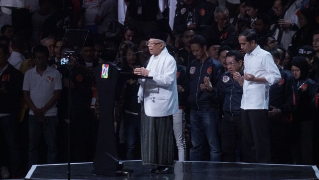 Cawapres 02 Ma'ruf Amin dan Presiden Jokowi saat menyampaikan pidato kebangsaan di SICC Sentul, Bogor, Minggu (24/2/2019). Foto: Fanny Kusumawardhani/kumparan