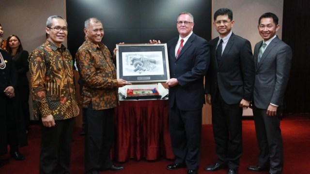 Suasana pemberian penghargaan Amerika Serikat kepada 8 penyidik dan jaksa KPK terkait penanganan perkara e-KTP. Foto: Dok. Humas KPK