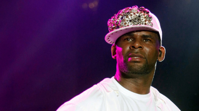 R. Kelly saat tampil di hari terakhir Festival Jazz dan Seni St Lucia di Pigeon Island National Landmark. Foto: Reuters/Andrea De Silva
