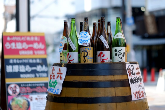 Ilustrasi sake, minuman alkohol tradisional Jepang Foto: Shutterstock