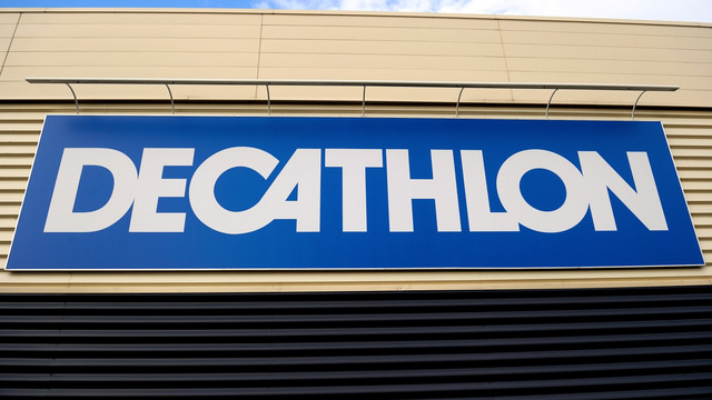 Brand retail olahraga asal Prancis DECATHLON. Foto: AFP/PHILIPPE HUGUEN