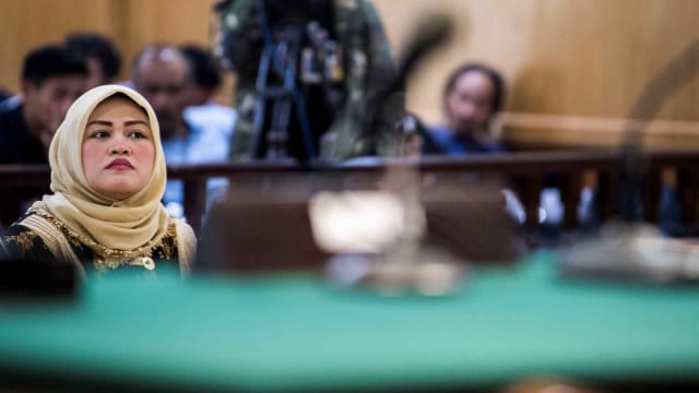 Terdakwa kasus dugaan suap perizinan Meikarta Neneng Hasanah Yasin menjalani sidang perdana dengan agenda pembacaan dakwaan di Pengadilan Tipikor, Bandung, Jawa Barat, Rabu (27/2/2019). Foto: ANTARA FOTO/M Agung Rajasa