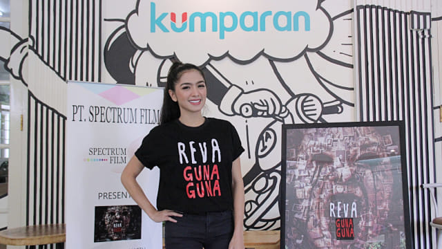 Pemain film Reva Guna Guna, Angel Karamoy berkunjung ke kantor kumparan. Foto: Matheus Marsely/kumparan