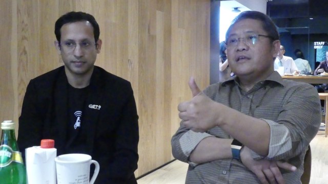 CEO GOJEK Nadiem Makarim (kiri) dan Menkominfo Rudiantara di Siam Square One, Bangkok, Thailand, Rabu (27/2). Foto: Nabilla Fatiara/kumparan