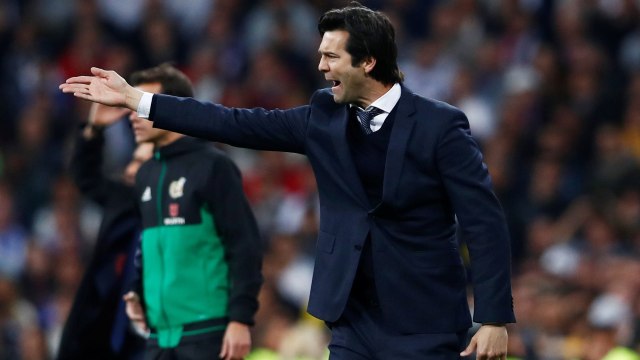 Posisi Santiago Solari sebagai pelatih Real Madrid dilaporkan sedang terancam. Foto: REUTERS/Juan Medina