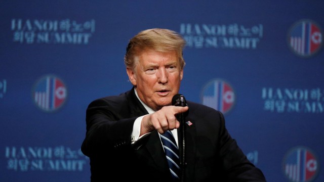 Presiden Amerika Serikat Donald Trump saat konferensi pers setelah pertemuannya dengan pemimpin Korea Utara Kim Jong-un, di Hotel JW Marriott di Hanoi, Vietnam, Kamis, (28/2). Foto: REUTERS / Jorge Silva