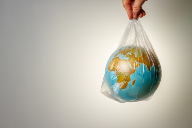 com-Selamatkan Bumi, Bijak Berplastik Foto: Shutterstock
