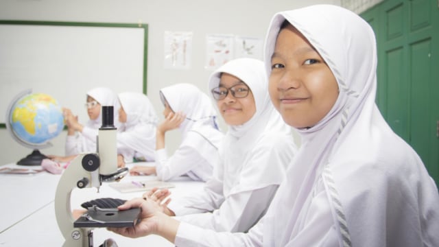 Ilustrasi anak bersekolah di Madrasah Ibtidaiyah Foto: Shutterstock