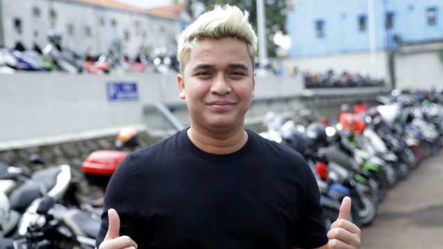 Presenter Billy Syahputra saat ditemui wartawan seusai mengisi acara di studio Trans TV Jakarta Jumat (01/3). Foto: Ronny