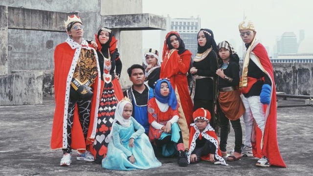 Keluarga Halilintar saat proses syuting video klip Ziggy Zagga Foto: Instagram/genhalilintar