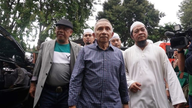 Amien Rais, saat memasuki Kantor KPU, Jalan Imam Bonjol, Jakarta Pusat, Jumat, (1/3). Foto: Jamal Ramadhan/kumparan