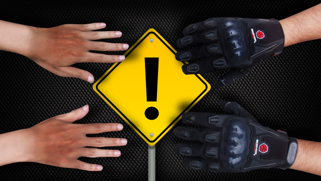 Konten spesial: Sengsara Tanpa Sarung Tangan Motor, tidak pakai sarung tangan bikin tangan belang Foto: Fitra Andrianto/kumparan dan Putri Sarah/kumparan