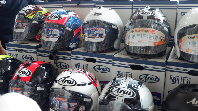 Berbagai helm Arai di Jakarta Helmet Exhibition Foto: Aditya Pratama Niagara/kumparanOTO